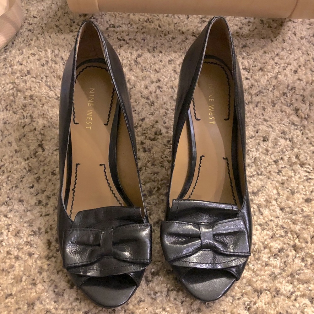 EUC Nine West Peeptoe Black Heels